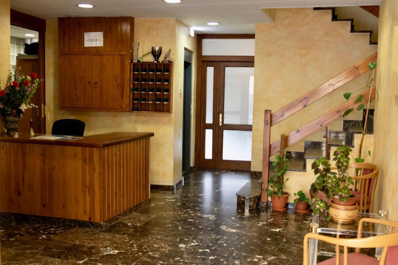 Pensio La Creu Hotel เอสเตร์รี ดาเนว ภายนอก รูปภาพ