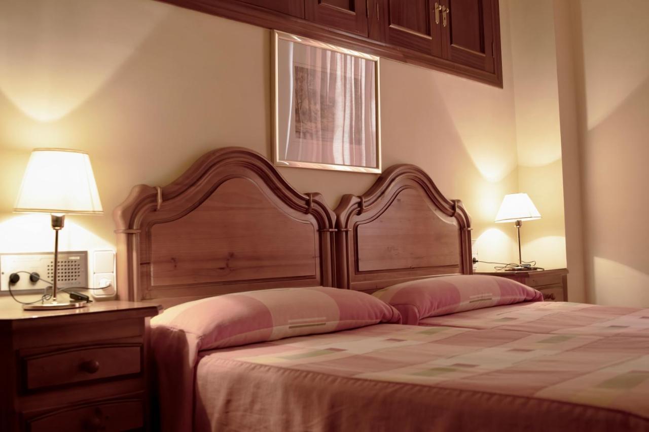 Pensio La Creu Hotel เอสเตร์รี ดาเนว ภายนอก รูปภาพ