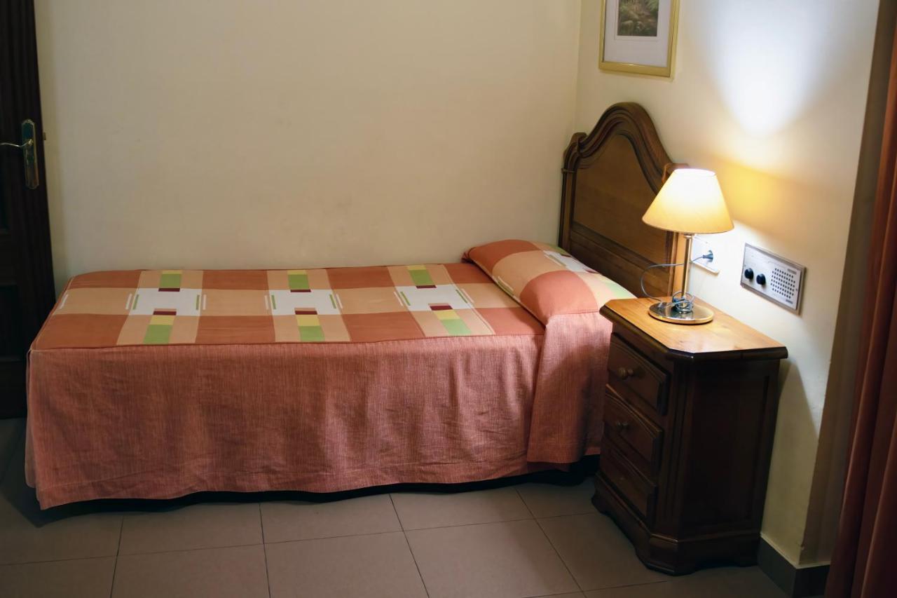 Pensio La Creu Hotel เอสเตร์รี ดาเนว ภายนอก รูปภาพ